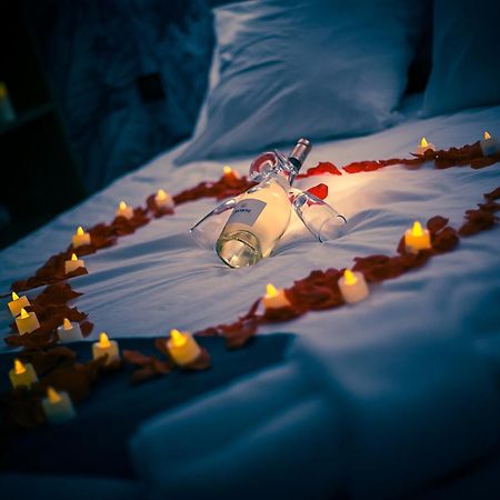 Love Room Du Mont D'Or - Baignoire Spa - Minibar Offert Marseille Eksteriør billede