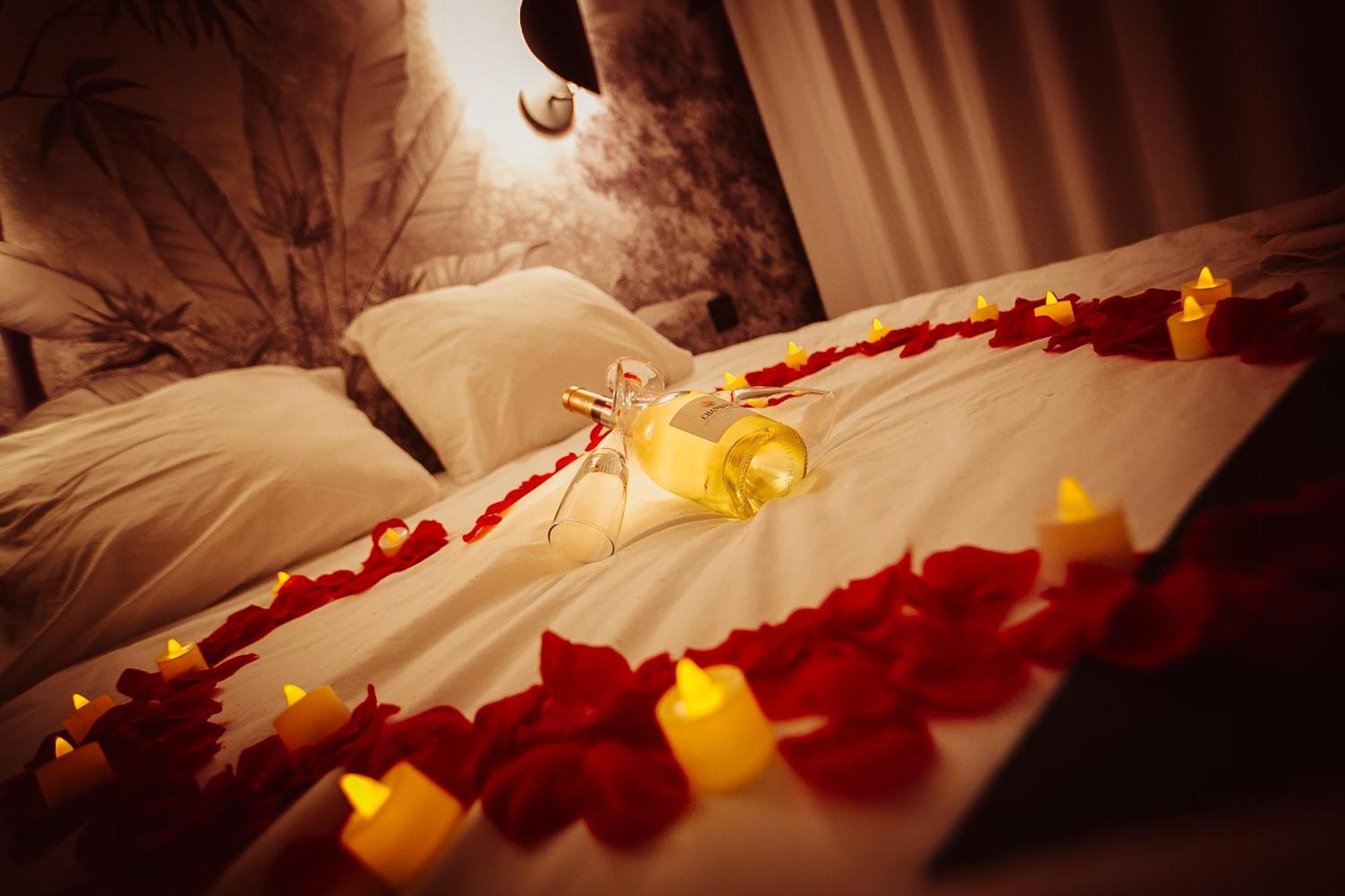 Love Room Du Mont D'Or - Baignoire Spa - Minibar Offert Marseille Eksteriør billede